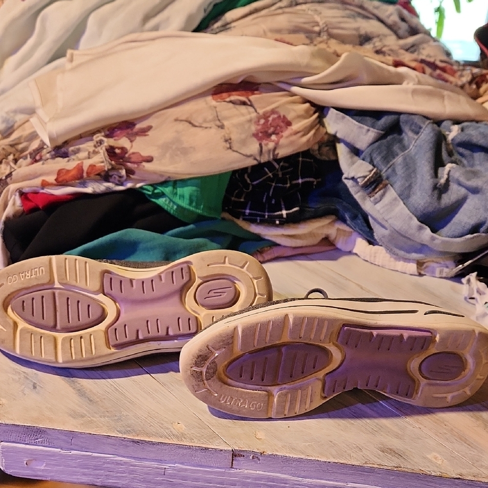 Skechers Women's Gray and Purple Athletic Shoes - Picture 5 of 5